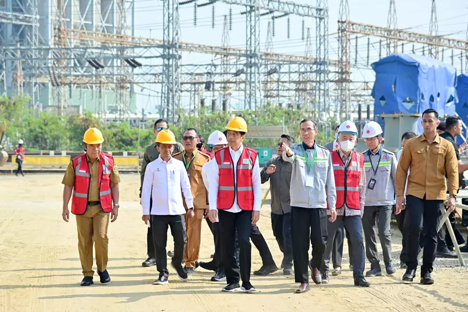 Tinjau Pembangunan Pabrik Lotte Chemical Rp 60 T di Cilegon, Jokowi Pastikan Rampung 2025